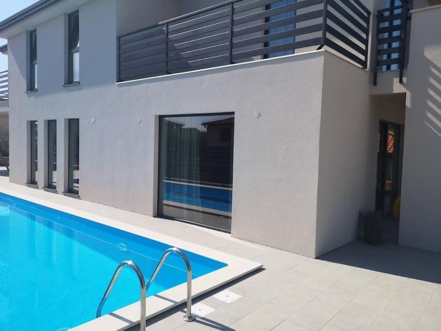 Marcante - Designer, Romantic Pool View Suite بوريتش المظهر الخارجي الصورة